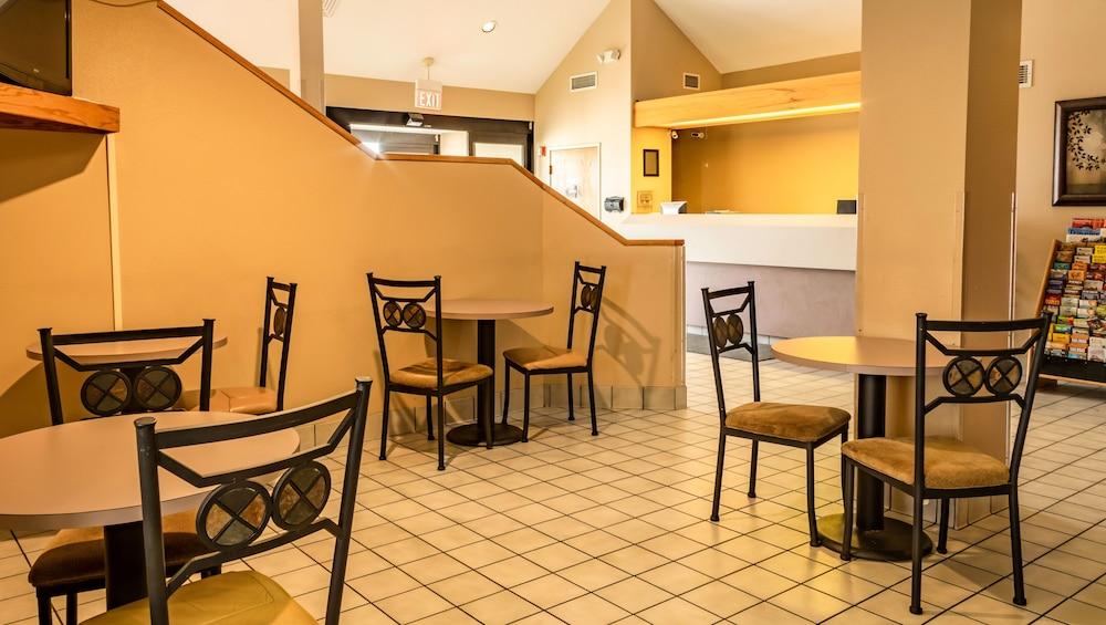 Oyo Hotel Lincoln Airport Ne, Hwy 80 Buitenkant foto
