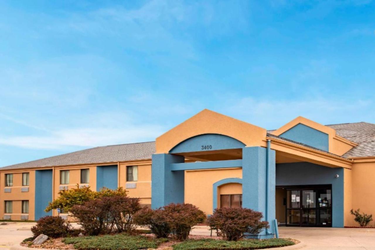 Oyo Hotel Lincoln Airport Ne, Hwy 80 Buitenkant foto